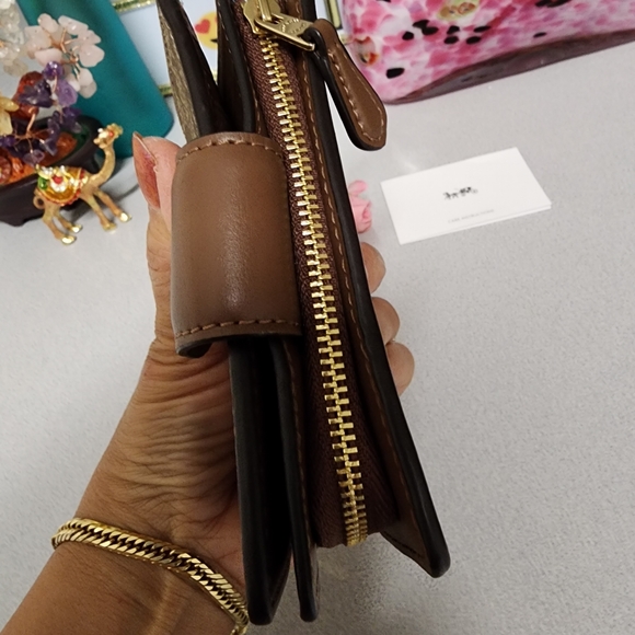 NWT Coach Signature Corner Zip wallet - Picture 10 of 10